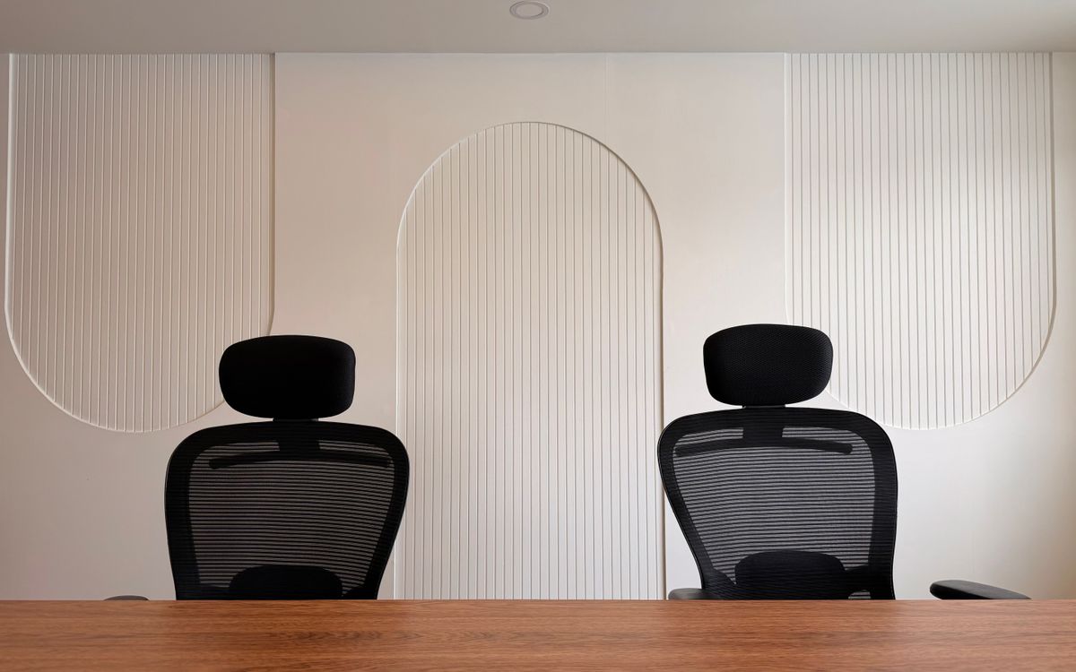 Minimal meeting room